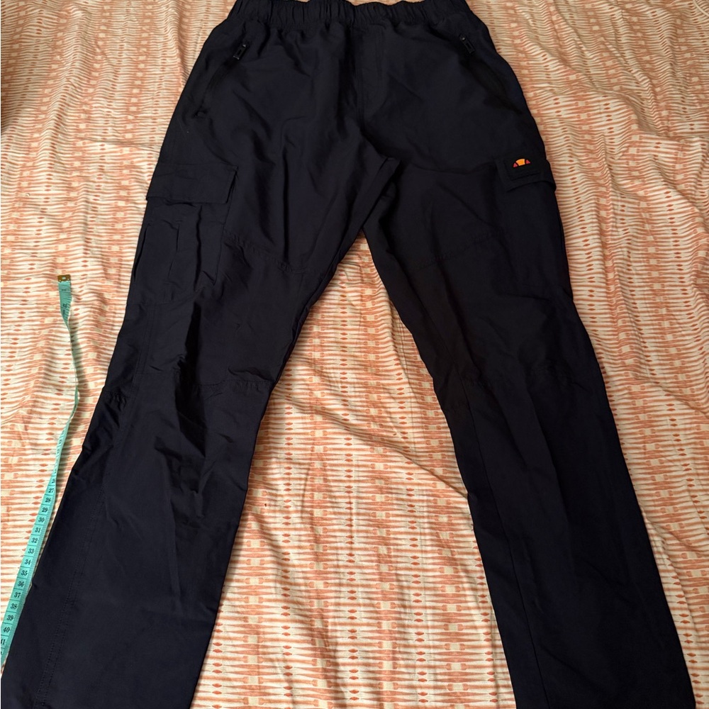 Mens or women’s ELLESSE cargos Pants GRAPHIC ON BACK OF LEG*